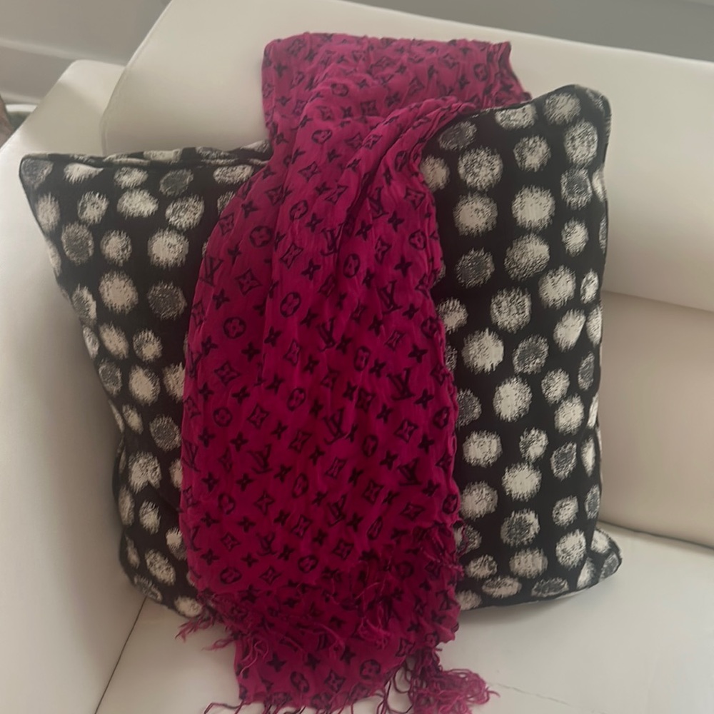 Louis Vuitton Scarf Lovers